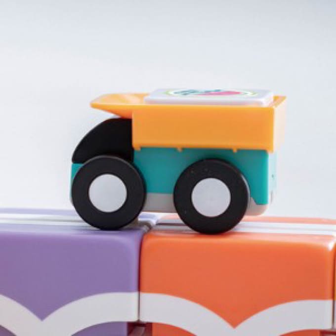 Qbi プルバックカー(グリーン&オレンジ) 1台 単品